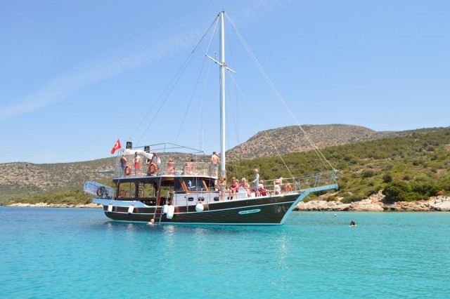 Visit Bodrum Orak or Black Island Boat Tour with Lunch in Bodrum