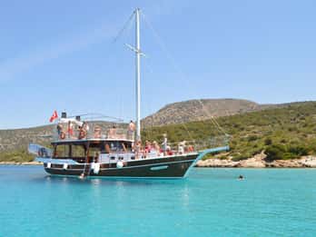 Bodrum : tour en bateau d'Orak ou de l'île Noire avec déjeuner