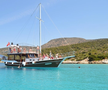 Bodrum: Orak or Black Island Boat Tour with Lunch