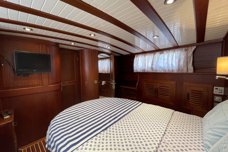 Bodrum : croisière en bateau privé toute la journée avec déjeunerVisite de l'île noire