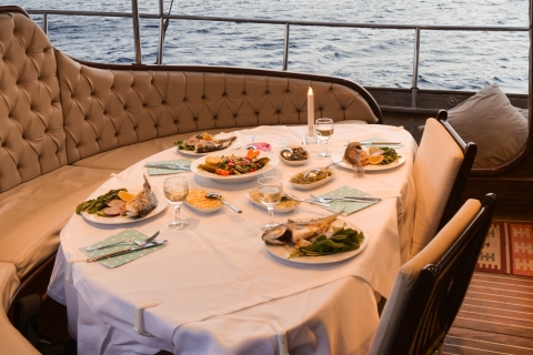 Bodrum : croisière en bateau privé toute la journée avec déjeunerVisite de l'île d'Orak