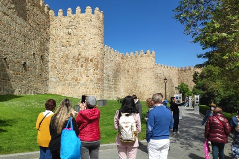Madryt: całodniowa wycieczka do Avili i Segowii z biletami do zabytków