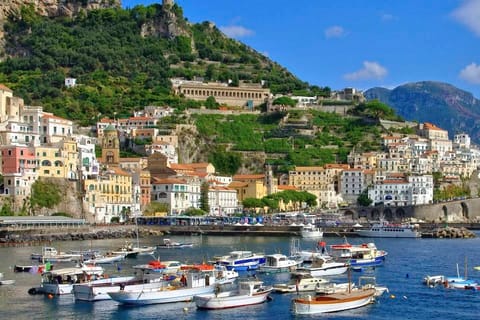 Sorrento: Bay of Leranto, Positano, and Amalfi Boat Tour