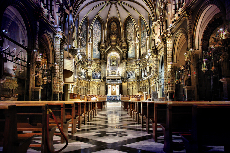 Barcelone: chemin de fer de Montserrat, billets de musée et guide audioBarcelone : billets pour Montserrat et audioguide avec transport