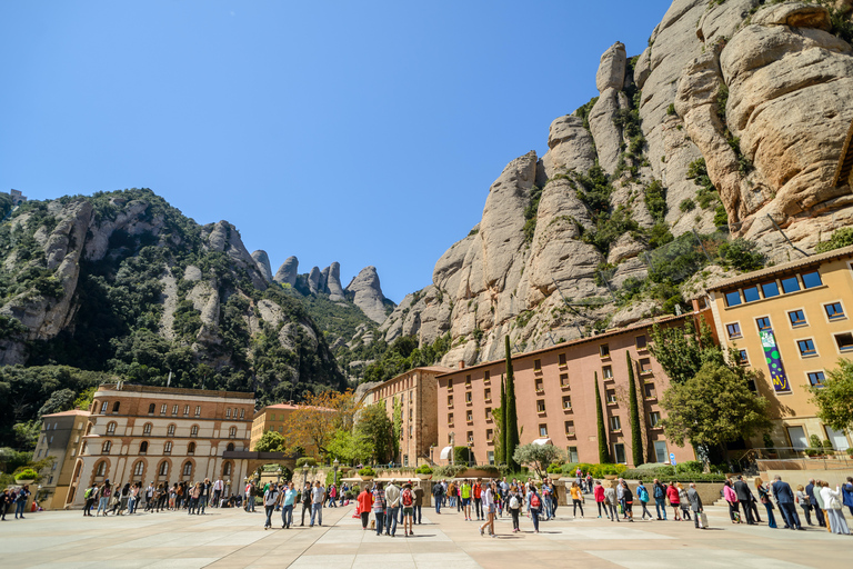 Barcelone: chemin de fer de Montserrat, billets de musée et guide audioBarcelone : billets pour Montserrat et audioguide avec transport