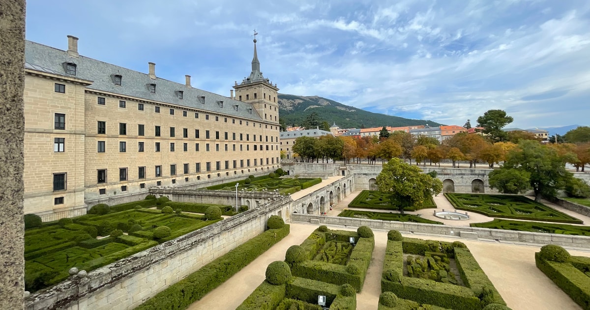 Van Madrid: Escorial-klooster En De Vallei Van De Gevallenen | GetYourGuide