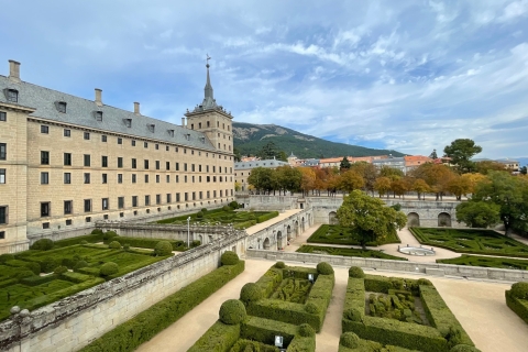 Escorial-klooster en de vallei van de gevallenen vanuit Madrid