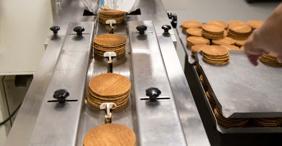Afbeelding 1 van Gouda: toegangsbewijs siroopwafelfabriek inclusief siroopwafel