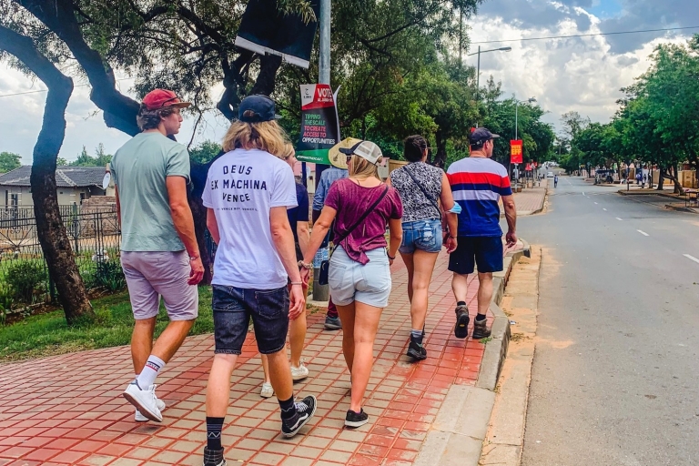 Soweto: Spaziergang mit einem lokalen GuideSoweto: Geführter Rundgang mit Mittagessen