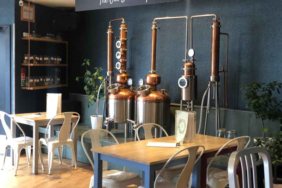 Edinburgh: Geführte Gin-Verkostung in der 56 North Distillery