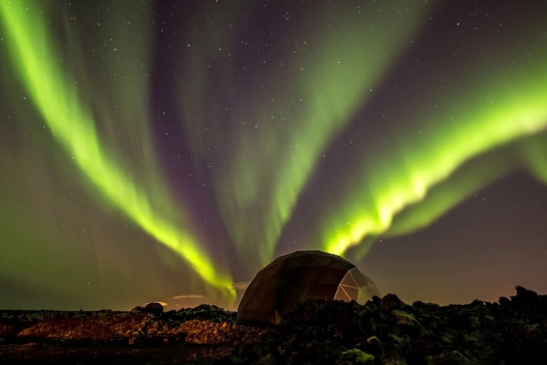 Aurora Basecamp: Nocna obserwacja zorzy polarnej