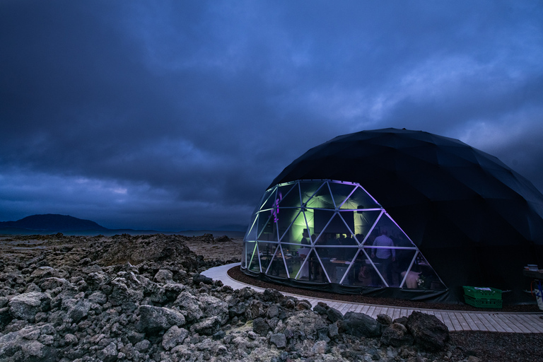 Aurora Basecamp: Tour zur Beobachtung der Nordlichter bei Nacht