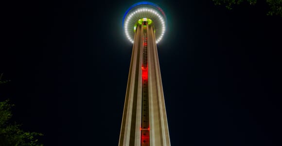San Antonio Premium-Nachttour mit Abendessen und Bootsfahrt