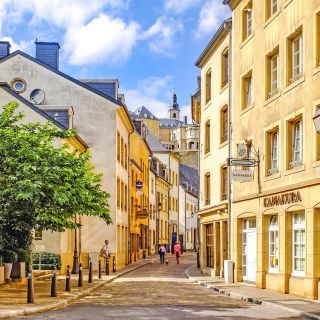 Luxembourg: Guided City Walking Tour with Wine Tastings