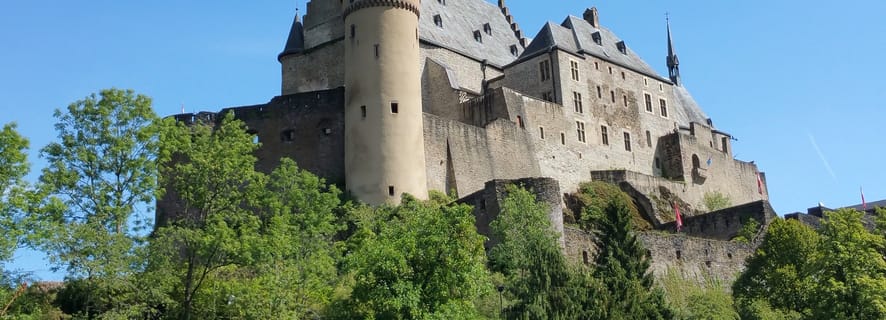 From Luxembourg: Vianden Guided Day Trip by Bus and Train