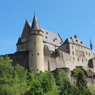 From Luxembourg: Vianden Guided Day Trip by Bus and Train