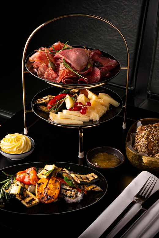 ベルリン：カフェ・ウィンターガルテンでの朝食 | GetYourGuide