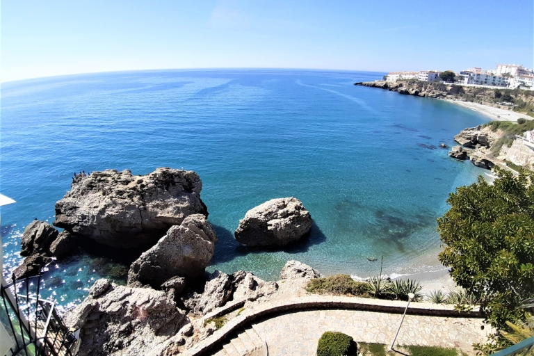 Van Málaga: dagtocht naar Nerja en prehistorische grottour