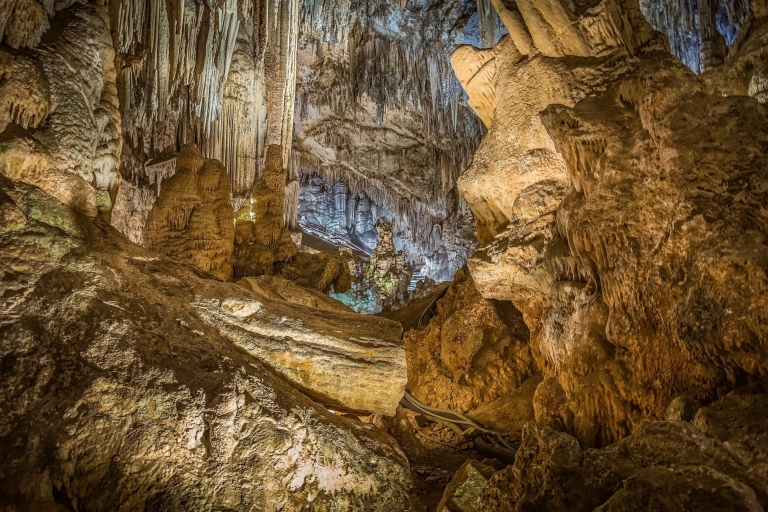Desde Málaga: excursión de un día a Nerja y visita a cuevas prehistóricas