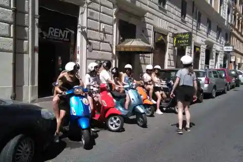 Rom: Ganztägiger Vespa-Rollerverleih