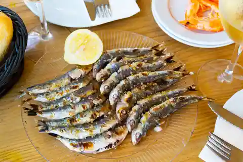 Tour gastronómico em Málaga com Tapas e Bebidas com um Local