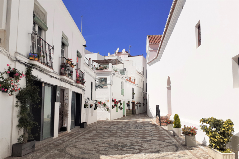 Desde Málaga o Marbella: Nerja y Frigiliana Day TourRecogida en Málaga