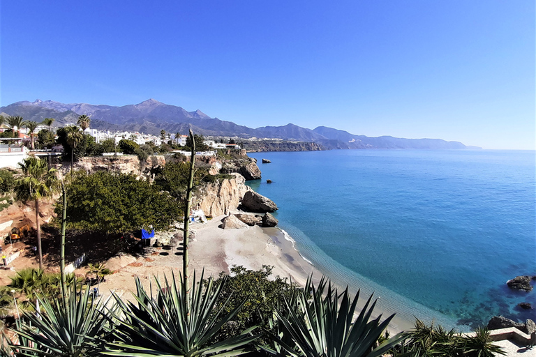 De Malaga ou Marbella: excursion d'une journée à Nerja et FrigilianaPrise en charge à Malaga