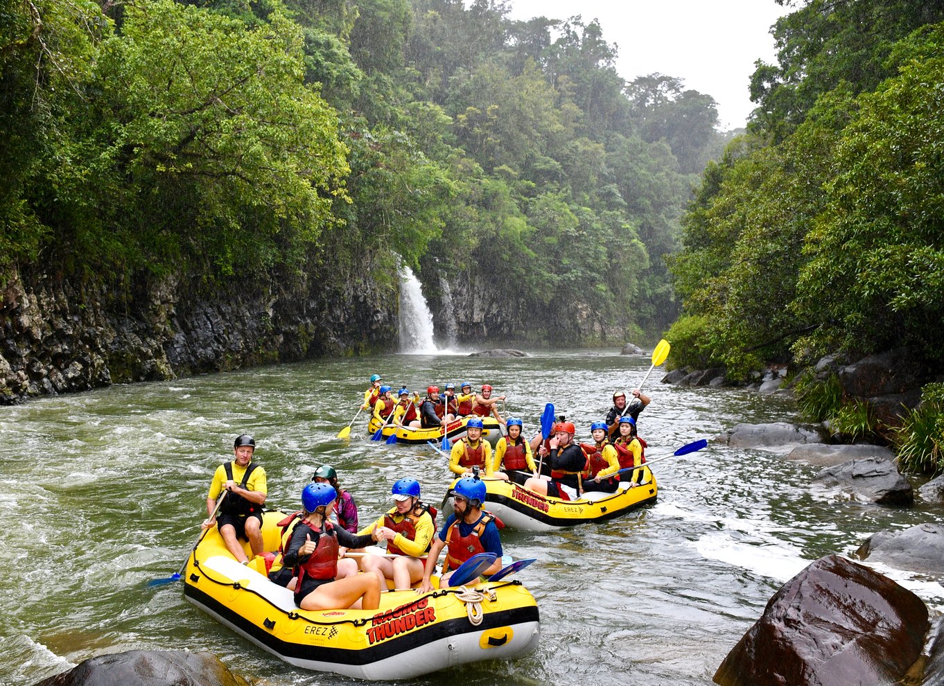 Rafting på Tully-floden: Guidet raftingtur med middag