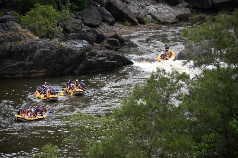 Cairns: Raging Thunder Barron Gorge River Rafting TripMet ophalen en wegbrengen