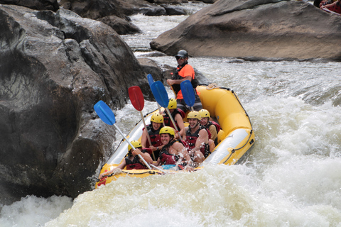 Cairns: excursion de rafting sur la rivière Raging Thunder Barron GorgeAvec prise en charge et retour