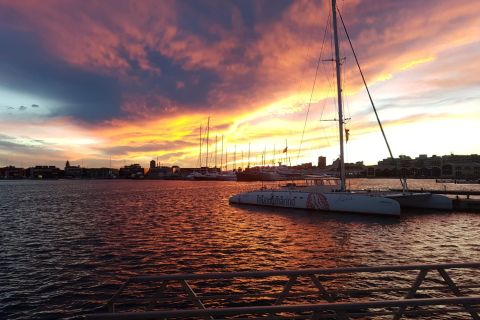 Valencia: crociera in catamarano al tramonto con spumante