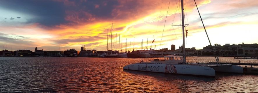 Valencia: Sunset Catamaran Cruise with Sparkling Wine