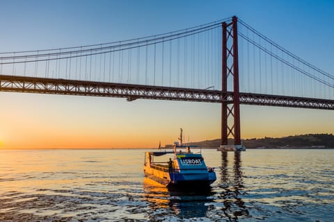 Lisbon: Alfama & Downtown Walking Tour + River Cruise