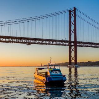 Lisbon: Walking Tour + Hop-on Hop-off River Cruise