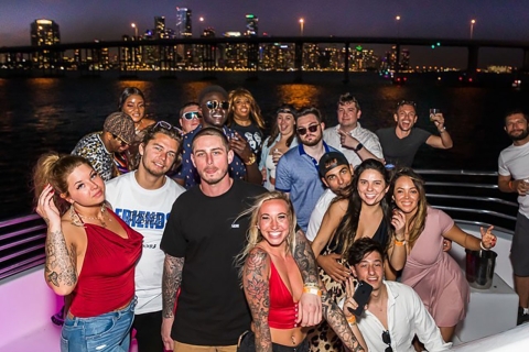 Miami: fiesta en barco con barra libre y DJ en vivo