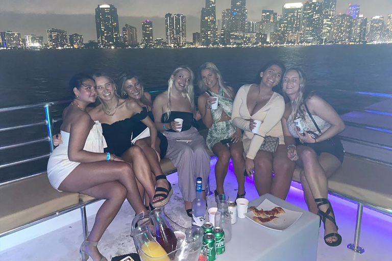 Miami: A melhor festa em barco, ônibus de festa e entrada em boateBoat Party Simple - Todas as taxas incluídas