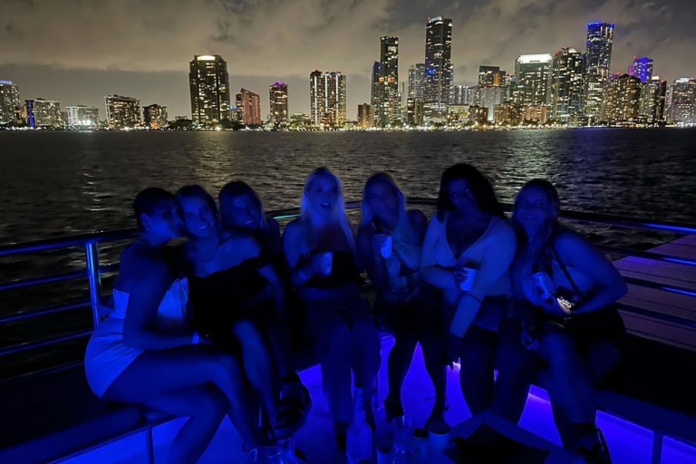 Miami: Bootsparty mit Open Bar und Live-DJ