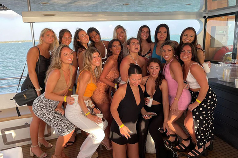 Miami: A melhor festa em barco, ônibus de festa e entrada em boateBoat Party Simple - Todas as taxas incluídas