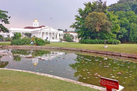 Vanuit Jakarta : Waterval , Botanische tuin , MarionettenvoorstellingBotanische tuin