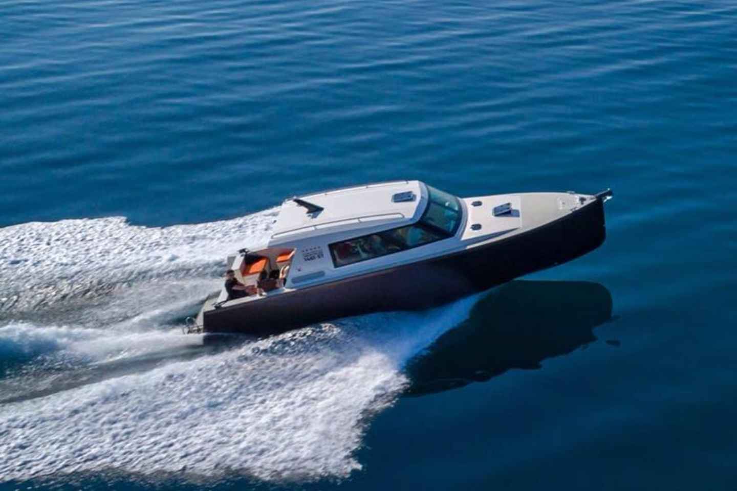 斯普利特出发：豪华游船蓝洞与赫瓦尔之旅