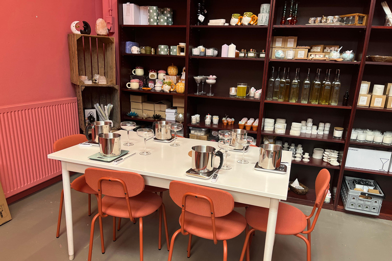 Utrecht: Cocktail candle workshop with cocktail and snacks