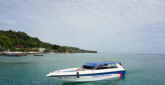 Phuket: One-way Speedboat Transfer to/from Phi Phi & Lanta