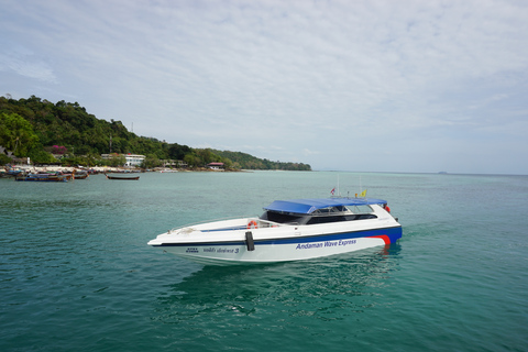 Îles Phi Phi : transfert en hors-bord vers PhuketAller simple: jetée de Phi Phi Tonsai à Phuket avec transfert à l'hôtel