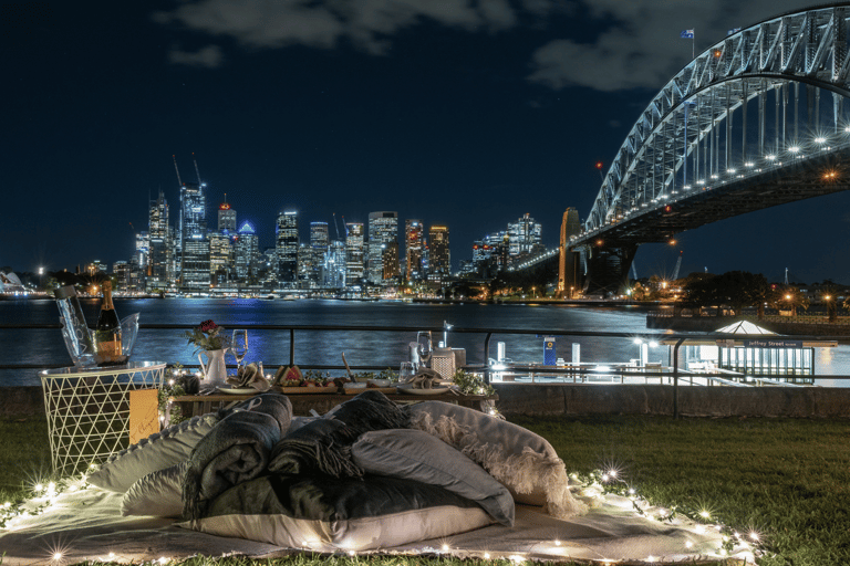 Kirribilli: Private Picnic for 2 with Sydney Harbor Views