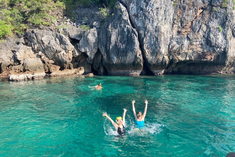 Krabi: 7-Inseln-Sonnenuntergangstour mit BBQ-Dinner und SchnorchelnTreffpunkt am Railay Beach