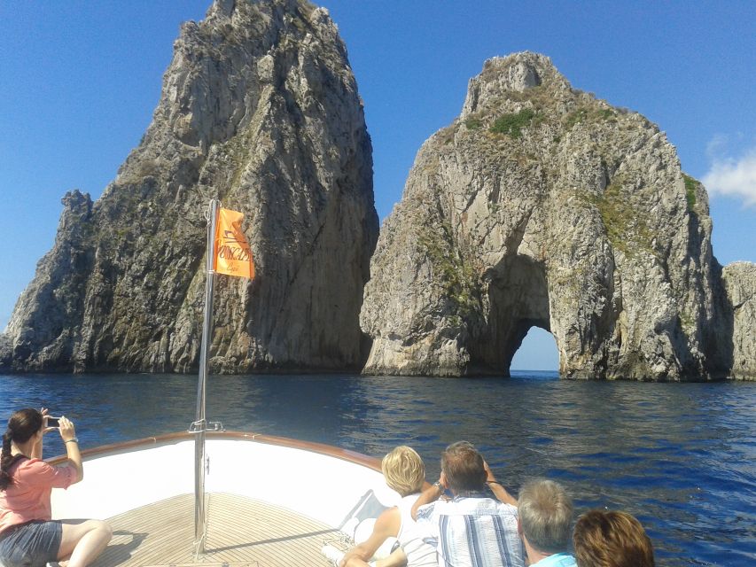How to organize an excursion to the Blue Grotto of Capri