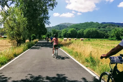 Lucca: Self-Guided Bike Tour to the Wine Roads