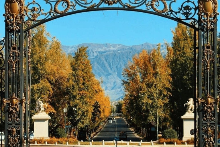 Espacios verdes de la Ciudad de Mendoza - tour a pieTour de la ciudad de Mendoza guiado en español