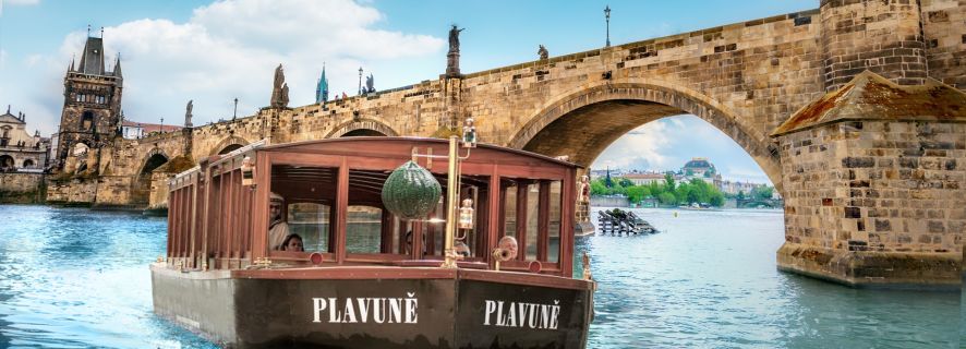 Praha: elvebåtcruise og guidet tur med drikke