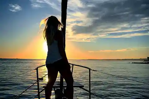 Lisbonne : Croisière au coucher du soleil avec vin